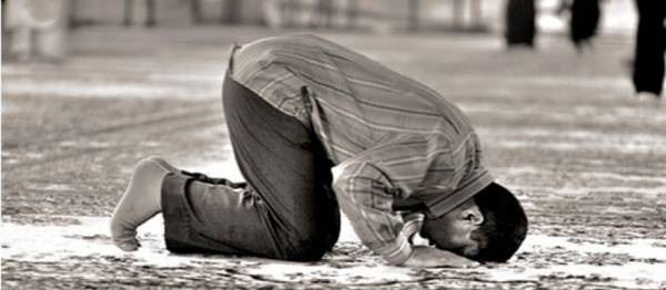 جواب دادن به موبایل هنگام نماز خواندن چه حکمی دارد؟