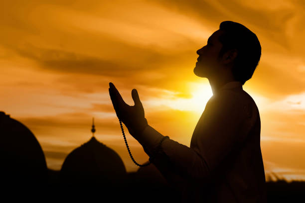 نماز حاجت روز های پنجشنبه چگونه قرائت می شود و چند رکعت است؟